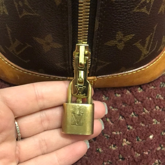 Louis Vuitton Alma - Picture 4 of 7